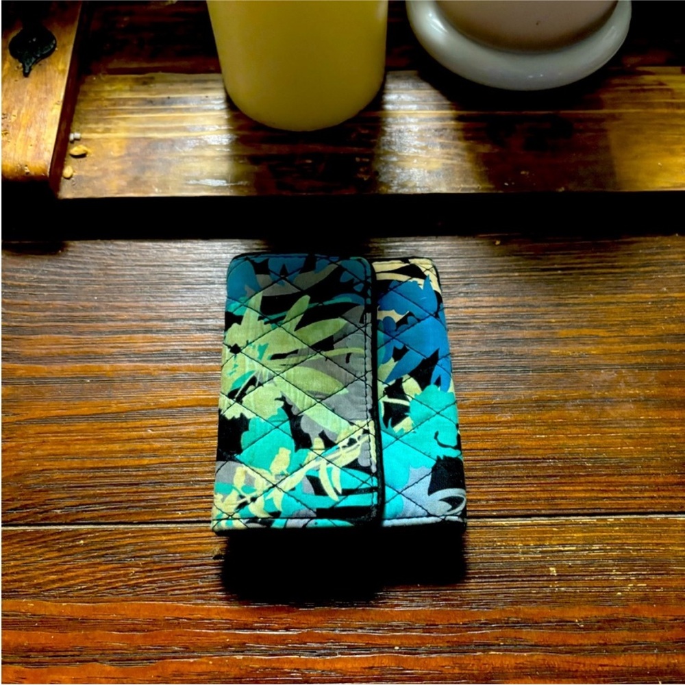 Retired Vera Bradley pattern. It is very cute and easy to put in a pocket and go